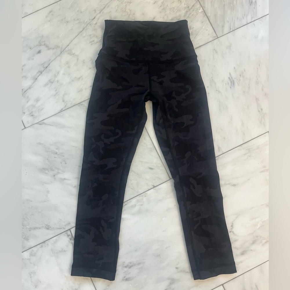 lululemon athletica Wunder Under Crop Leggings - Sz 2